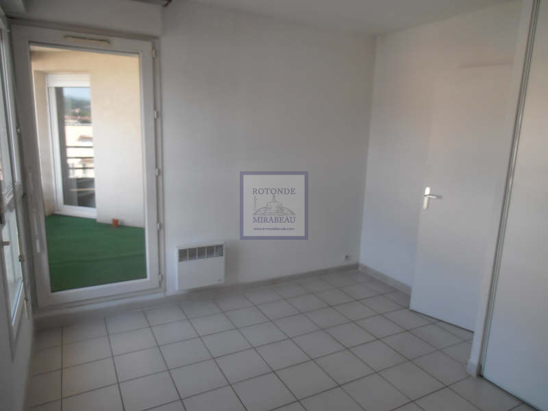 Location Appartement AIX EN PROVENCE séjour de 12.7 m²